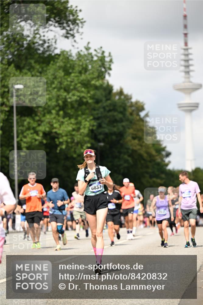 29.06.2025 - hella hamburg halbmarathon Dr. Thomas Lammeyer http://msf.ph/oto/8420832 29.06.2025 10:47:06 Kennedybrücke 1150, 1360, 1656, 1752, 1929, 1994, 2134, 2401, 2450, 2509, 2580, 2940, 2941, 3378, 3874, 4092, 4680, 4778, 5403, 5419, 6136, 6440, 6764, 6828, 6837, 7043, 7260, 7357, 7477, 7515, 7557, 7666, 8000, 8161, 8435, 8525, 8526, 9644, 9980, 10008, 10623, 10697, 10734, 10842, 10899, 11074, 11075, 11331 meine-sportfotos.de