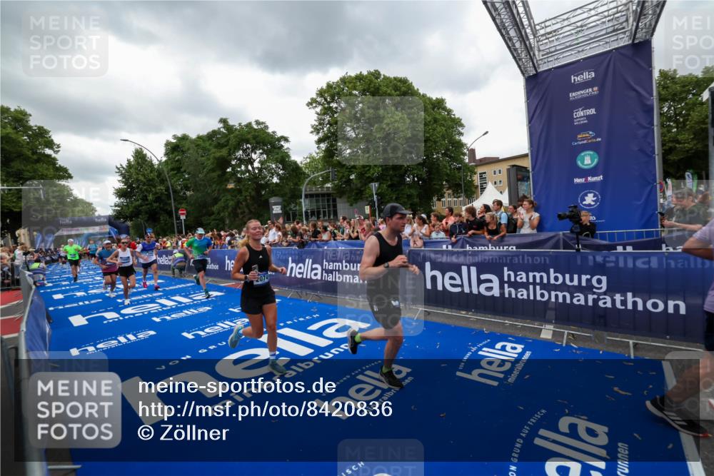 29.06.2025 - hella hamburg halbmarathon Zöllner http://msf.ph/oto/8420836 29.06.2025 10:53:24 Ziel 1683, 1727, 2074, 2354, 4065, 6198, 6942, 7312, 8651, 9142, 11844, 12490, 13997, 15179, 15681, 15838, 18134, 18901 meine-sportfotos.de