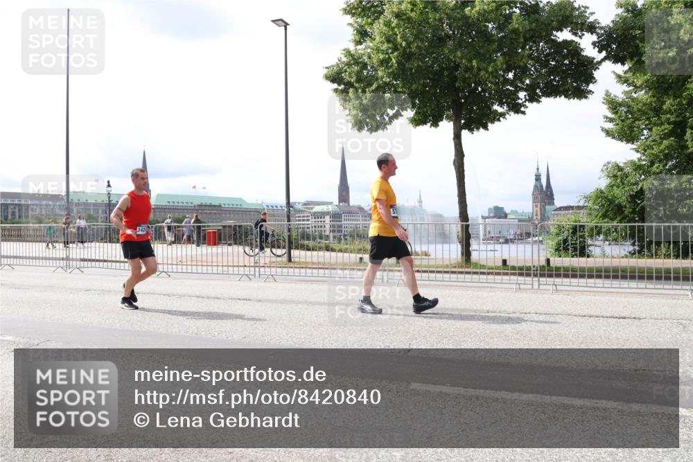 29.06.2025 - hella hamburg halbmarathon Lena Gebhardt http://msf.ph/oto/8420840 29.06.2025 10:27:39 Lombardsbrücke 1420, 1148, 2080, 2775, 3389, 4372, 5177, 5285, 5825, 6214, 6259, 7764, 7944, 7978, 8085, 9567, 9688, 10077, 10158, 10412, 10413, 11256, 11766, 12500, 12823, 13043, 13860, 14206, 15607, 15641, 16569, 16804, 16838, 17427, 17791, 18012, 18097, 18301, 18626, 18766 meine-sportfotos.de