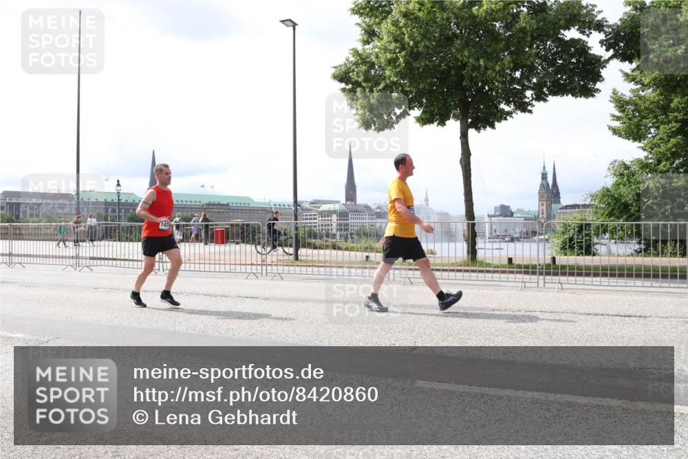29.06.2025 - hella hamburg halbmarathon Lena Gebhardt http://msf.ph/oto/8420860 29.06.2025 10:27:39 Lombardsbrücke 1148, 2080, 2775, 3389, 4372, 5177, 5285, 5825, 6214, 6259, 7764, 7944, 7978, 8085, 9567, 9688, 10077, 10158, 10412, 10413, 11256, 11766, 12500, 12823, 13043, 13860, 14206, 15607, 15641, 16569, 16804, 16838, 17427, 17791, 18012, 18097, 18301, 18626, 18766 meine-sportfotos.de