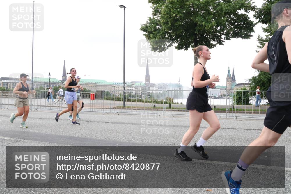 29.06.2025 - hella hamburg halbmarathon Lena Gebhardt http://msf.ph/oto/8420877 29.06.2025 10:52:30 Lombardsbrücke 1369, 1826, 1978, 2362, 2420, 2528, 2983, 3038, 3140, 3227, 3645, 4087, 4273, 4436, 4591, 4815, 5262, 5360, 6386, 6403, 6404, 6406, 6456, 6671, 6985, 7032, 7511, 7690, 7691, 7735, 7812, 8194, 8196, 8250, 8251, 8641, 9068, 9070, 9103, 9368, 9730, 9731, 10080, 10296, 10342, 10392, 10600, 10634, 10879, 10884, 10928, 11084, 11126, 11127, 11297, 11375, 11736, 11899, 11974, 12546, 12558, 12994 meine-sportfotos.de