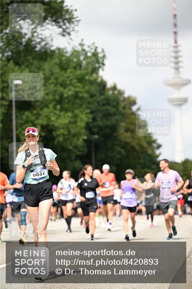29.06.2025 - hella hamburg halbmarathon Dr. Thomas Lammeyer http://msf.ph/oto/8420893 29.06.2025 10:47:08 Kennedybrücke 1150, 1360, 1656, 1752, 1929, 1994, 2134, 2401, 2450, 2509, 2580, 2940, 2941, 3378, 3874, 4092, 4334, 4778, 4892, 5268, 5403, 5419, 6136, 6440, 6764, 6828, 6837, 7043, 7260, 7357, 7477, 7515, 7557, 7666, 8000, 8161, 8435, 8525, 8526, 9644, 9980, 10008, 10623, 10697, 10734, 10899, 11074, 11075, 11331 meine-sportfotos.de