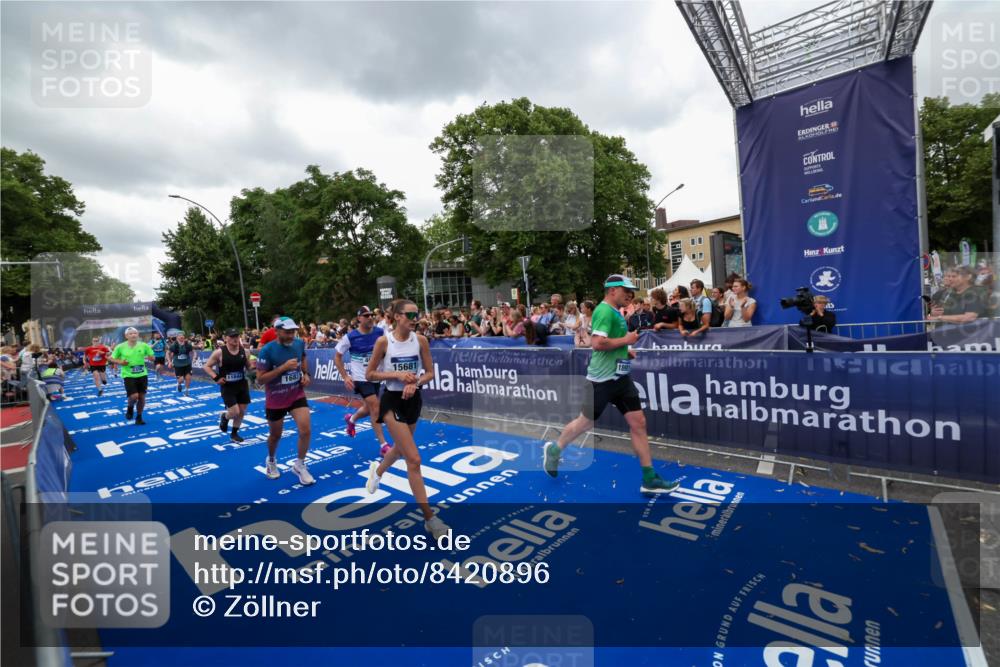 29.06.2025 - hella hamburg halbmarathon Zöllner http://msf.ph/oto/8420896 29.06.2025 10:53:26 Ziel 1683, 1727, 2074, 2354, 4065, 6198, 6629, 6942, 7312, 8651, 11844, 12490, 13997, 15681, 15838, 18134, 18901 meine-sportfotos.de
