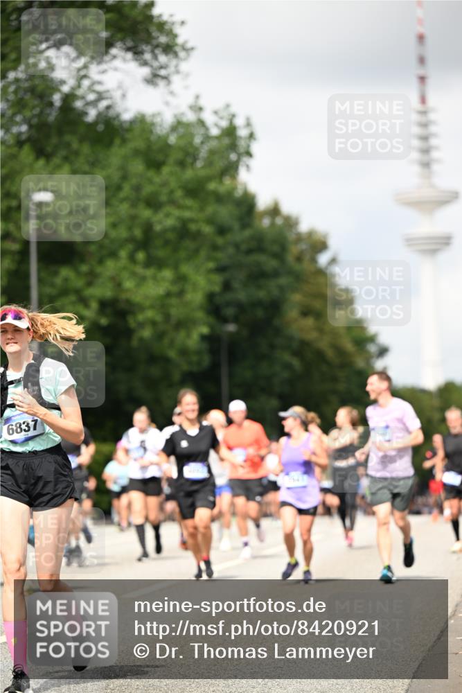 29.06.2025 - hella hamburg halbmarathon Dr. Thomas Lammeyer http://msf.ph/oto/8420921 29.06.2025 10:47:09 Kennedybrücke 1150, 1360, 1656, 1752, 1929, 1994, 2134, 2401, 2450, 2509, 2580, 2940, 2941, 3378, 3874, 4092, 4334, 4778, 4891, 4892, 5268, 5403, 6136, 6440, 6764, 6828, 6837, 7260, 7357, 7477, 7515, 7557, 7666, 8000, 8161, 8435, 8525, 8526, 9644, 9980, 10008, 10697, 10734, 10899, 11074, 11075, 11331 meine-sportfotos.de