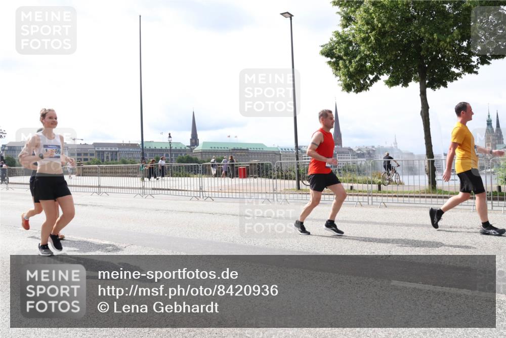 29.06.2025 - hella hamburg halbmarathon Lena Gebhardt http://msf.ph/oto/8420936 29.06.2025 10:27:40 Lombardsbrücke 1148, 2080, 2775, 3389, 4372, 5177, 5285, 5825, 6214, 6259, 7764, 7944, 7978, 8085, 9567, 9688, 10158, 10412, 10413, 11256, 11766, 12500, 12823, 13043, 13860, 14206, 15607, 15641, 16569, 16804, 16838, 17427, 17791, 18012, 18097, 18301, 18626, 18766 meine-sportfotos.de