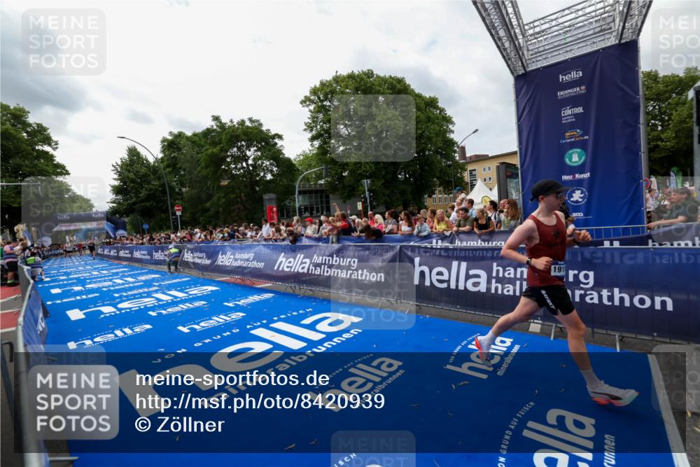 29.06.2025 - hella hamburg halbmarathon Zöllner http://msf.ph/oto/8420939 29.06.2025 10:31:33 Ziel 5660, 12681, 19118 meine-sportfotos.de