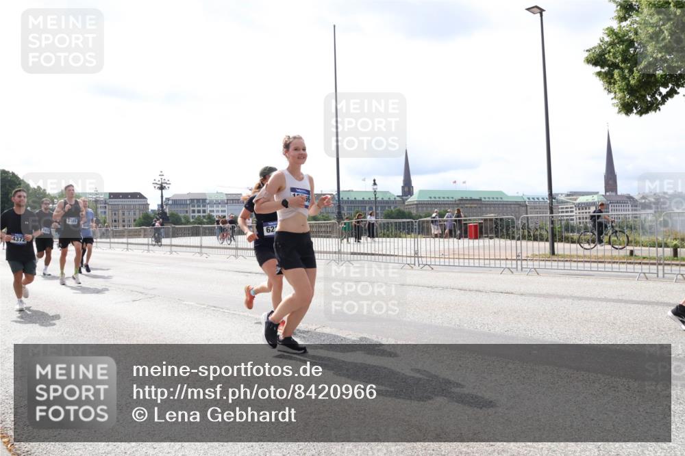 29.06.2025 - hella hamburg halbmarathon Lena Gebhardt http://msf.ph/oto/8420966 29.06.2025 10:27:40 Lombardsbrücke 4372, 62, 1148, 2080, 2775, 3389, 4372, 5177, 5285, 5825, 6214, 6259, 7764, 7944, 7978, 8085, 9567, 9688, 10158, 10412, 10413, 11256, 11766, 12500, 12823, 13043, 13860, 14206, 15607, 15641, 16569, 16804, 16838, 17427, 17791, 18012, 18097, 18301, 18626, 18766 meine-sportfotos.de
