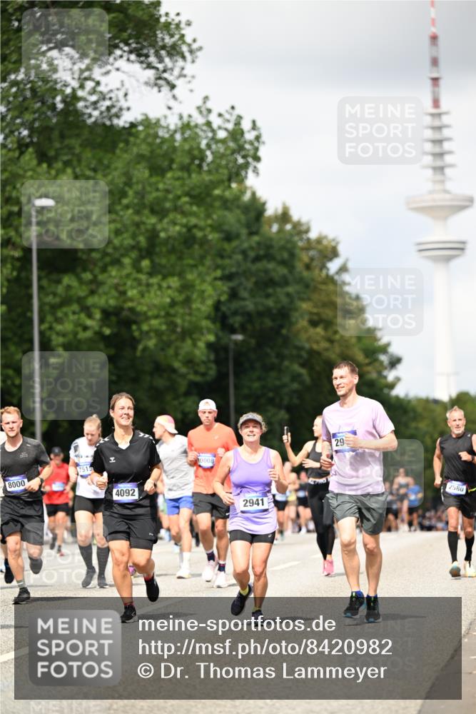 29.06.2025 - hella hamburg halbmarathon Dr. Thomas Lammeyer http://msf.ph/oto/8420982 29.06.2025 10:47:10 Kennedybrücke 1150, 1360, 1656, 1752, 1929, 1994, 2134, 2401, 2450, 2509, 2580, 2940, 2941, 3378, 3874, 4092, 4334, 4778, 4891, 4892, 5268, 5403, 6136, 6440, 6764, 6828, 6837, 7260, 7357, 7477, 7515, 7557, 7666, 8000, 8161, 8435, 8525, 8526, 9980, 10008, 10697, 10734, 10899, 11074, 11075, 11331 meine-sportfotos.de