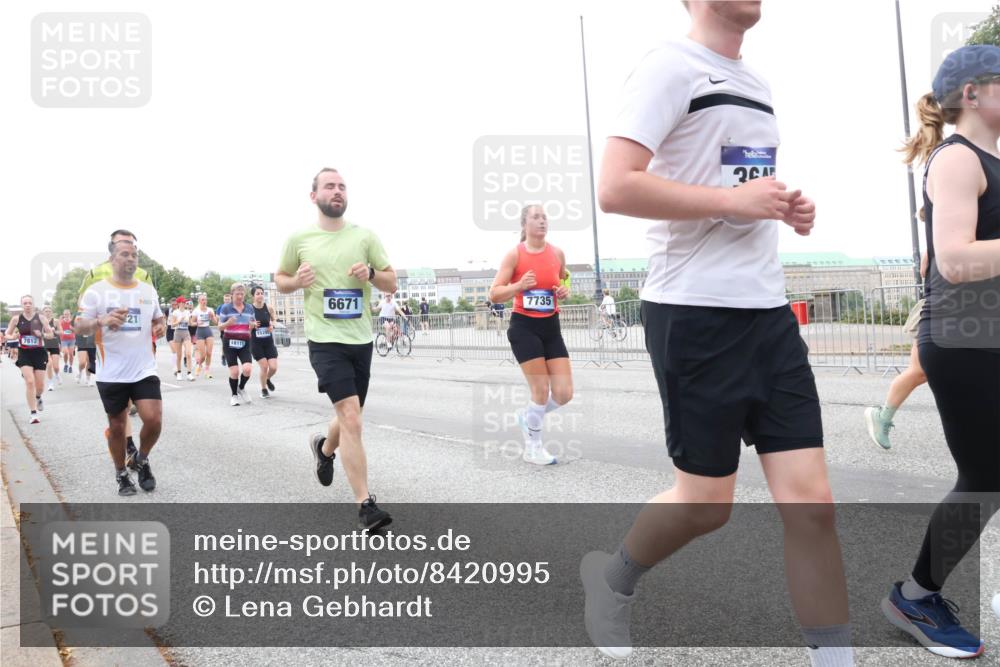 29.06.2025 - hella hamburg halbmarathon Lena Gebhardt http://msf.ph/oto/8420995 29.06.2025 10:52:31 Lombardsbrücke 7812, 21, 18119, 15205, 6671, 7735, 20, 1369, 1826, 1978, 2362, 2420, 2528, 2983, 3140, 3227, 3645, 4087, 4273, 4436, 4591, 4815, 5262, 5360, 6386, 6403, 6404, 6406, 6456, 6671, 6985, 7032, 7511, 7690, 7691, 7735, 7812, 8194, 8196, 8250, 8251, 8641, 9068, 9070, 9103, 9368, 9731, 10080, 10296, 10342, 10392, 10600, 10634, 10879, 10884, 10928, 11084, 11126, 11127, 11297, 11375, 11736, 11899, 11974, 12546, 12558, 12994, 14009 meine-sportfotos.de