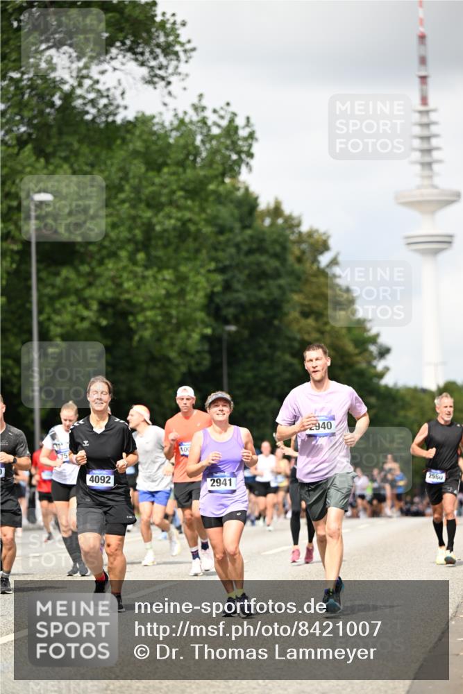 29.06.2025 - hella hamburg halbmarathon Dr. Thomas Lammeyer http://msf.ph/oto/8421007 29.06.2025 10:47:10 Kennedybrücke 1150, 1360, 1656, 1752, 1929, 1994, 2134, 2401, 2450, 2509, 2580, 2940, 2941, 3378, 3874, 4092, 4334, 4778, 4891, 4892, 5268, 5403, 6136, 6440, 6764, 6828, 6837, 7260, 7357, 7477, 7515, 7557, 7666, 8000, 8161, 8435, 8525, 8526, 9980, 10008, 10697, 10734, 10899, 11074, 11075, 11331 meine-sportfotos.de