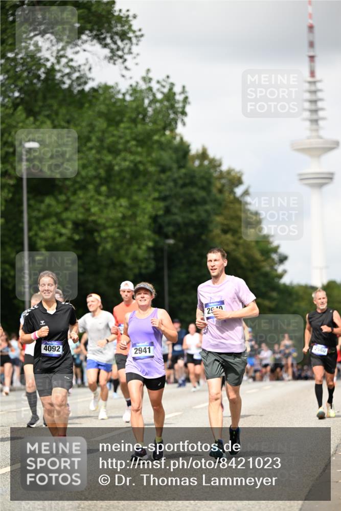 29.06.2025 - hella hamburg halbmarathon Dr. Thomas Lammeyer http://msf.ph/oto/8421023 29.06.2025 10:47:11 Kennedybrücke 1150, 1360, 1656, 1929, 1994, 2401, 2450, 2509, 2580, 2940, 2941, 3378, 3874, 4092, 4334, 4778, 4891, 4892, 5268, 5403, 6136, 6440, 6764, 6828, 6837, 7260, 7357, 7477, 7515, 7557, 7666, 8000, 8161, 8435, 8525, 8526, 9304, 9980, 10008, 10697, 10734, 10899, 11331 meine-sportfotos.de