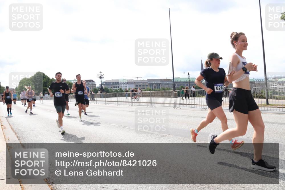 29.06.2025 - hella hamburg halbmarathon Lena Gebhardt http://msf.ph/oto/8421026 29.06.2025 10:27:41 Lombardsbrücke 4372, 3389, 62147, 1148, 2080, 2775, 3389, 4372, 5177, 5285, 5825, 6214, 6259, 7497, 7764, 7944, 7978, 8085, 9567, 9688, 10158, 10412, 10413, 11256, 11766, 12500, 12823, 13043, 13860, 14206, 15607, 15641, 16569, 16804, 16838, 17427, 17791, 18012, 18097, 18301, 18626, 18766 meine-sportfotos.de