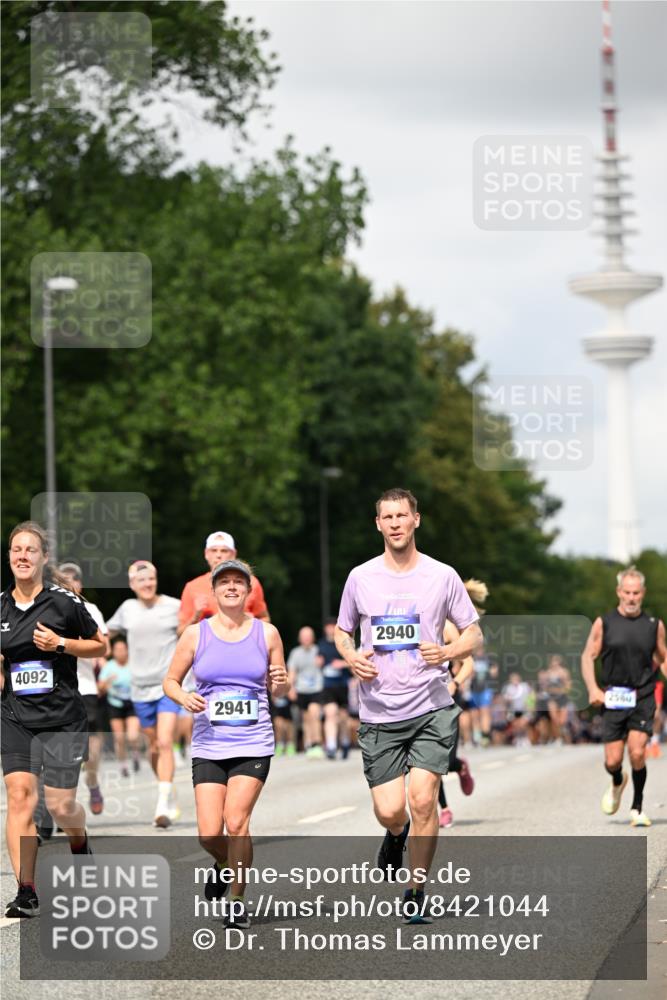 29.06.2025 - hella hamburg halbmarathon Dr. Thomas Lammeyer http://msf.ph/oto/8421044 29.06.2025 10:47:11 Kennedybrücke 1150, 1360, 1656, 1929, 1994, 2401, 2450, 2509, 2580, 2940, 2941, 3378, 3874, 4092, 4334, 4778, 4891, 4892, 5268, 5403, 6136, 6440, 6764, 6828, 6837, 7260, 7357, 7477, 7515, 7557, 7666, 8000, 8161, 8435, 8525, 8526, 9304, 9980, 10008, 10697, 10734, 10899, 11331 meine-sportfotos.de