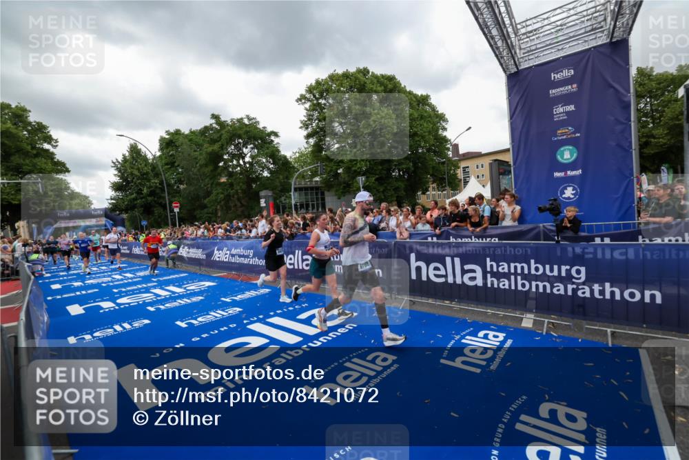 29.06.2025 - hella hamburg halbmarathon Zöllner http://msf.ph/oto/8421072 29.06.2025 10:53:32 Ziel 1061, 1098, 1499, 2070, 5866, 6198, 6629, 6942, 11068, 12909, 13912, 13997, 15113, 15497, 17710, 18450, 18612 meine-sportfotos.de