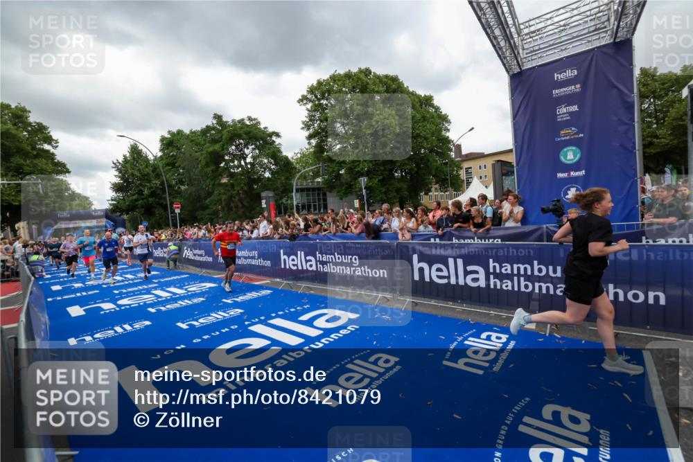 29.06.2025 - hella hamburg halbmarathon Zöllner http://msf.ph/oto/8421079 29.06.2025 10:53:33 Ziel 1030, 1061, 1098, 1499, 1783, 2070, 5866, 6198, 6628, 6629, 11068, 12909, 13912, 13997, 15113, 15497, 17710, 18450, 18612 meine-sportfotos.de