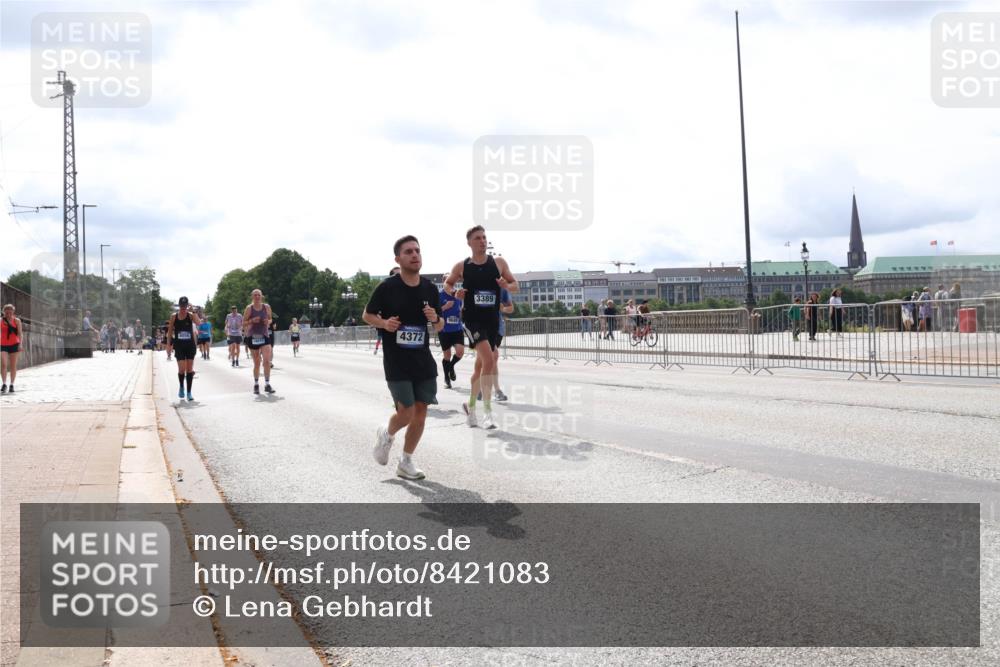 29.06.2025 - hella hamburg halbmarathon Lena Gebhardt http://msf.ph/oto/8421083 29.06.2025 10:27:41 Lombardsbrücke 4372, 3389, 1148, 2080, 2775, 3389, 4372, 5177, 5285, 5825, 6214, 6259, 7497, 7764, 7944, 7978, 8085, 9567, 9688, 10158, 10412, 10413, 11256, 11766, 12500, 12823, 13043, 13860, 14206, 15607, 15641, 16569, 16804, 16838, 17427, 17791, 18012, 18097, 18301, 18626, 18766 meine-sportfotos.de