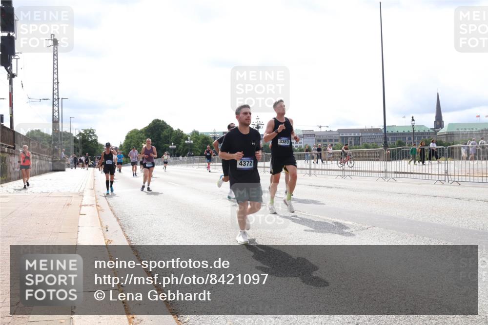 29.06.2025 - hella hamburg halbmarathon Lena Gebhardt http://msf.ph/oto/8421097 29.06.2025 10:27:42 Lombardsbrücke 4372, 3389, 1148, 2080, 2775, 3389, 4372, 5177, 5285, 5825, 5847, 6214, 7497, 7764, 7944, 7978, 8085, 9567, 9688, 10158, 10412, 10413, 11256, 11739, 11766, 12500, 12823, 13043, 13860, 14206, 15607, 15641, 16569, 16804, 16838, 17427, 17791, 18012, 18097, 18301, 18626, 18766 meine-sportfotos.de