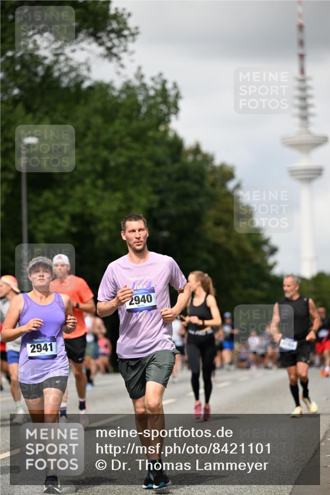 29.06.2025 - hella hamburg halbmarathon Dr. Thomas Lammeyer http://msf.ph/oto/8421101 29.06.2025 10:47:12 Kennedybrücke 1150, 1360, 1656, 1929, 1994, 2401, 2450, 2509, 2580, 2940, 2941, 3378, 3874, 4092, 4334, 4778, 4891, 4892, 5268, 5403, 6440, 6764, 6828, 6837, 7260, 7357, 7477, 7515, 7557, 7666, 8000, 8161, 8435, 8525, 8526, 9304, 9980, 10008, 10697, 10734, 10899, 11331 meine-sportfotos.de