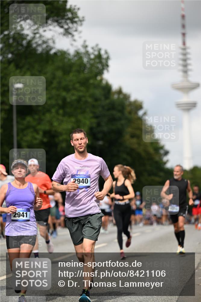 29.06.2025 - hella hamburg halbmarathon Dr. Thomas Lammeyer http://msf.ph/oto/8421106 29.06.2025 10:47:13 Kennedybrücke 1150, 1360, 1656, 1929, 1994, 2401, 2450, 2509, 2580, 2940, 2941, 3378, 3874, 4092, 4334, 4778, 4891, 4892, 5268, 5403, 6440, 6764, 6837, 7260, 7357, 7477, 7515, 7557, 7666, 8000, 8161, 8435, 8525, 8526, 9304, 9980, 10008, 10697, 10734, 10899, 11331 meine-sportfotos.de