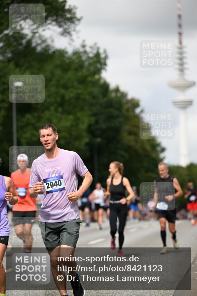 29.06.2025 - hella hamburg halbmarathon Dr. Thomas Lammeyer http://msf.ph/oto/8421123 29.06.2025 10:47:13 Kennedybrücke 1150, 1360, 1656, 1929, 1994, 2401, 2450, 2509, 2580, 2940, 2941, 3378, 3874, 4092, 4334, 4778, 4891, 4892, 5268, 5403, 6440, 6764, 6837, 7260, 7357, 7477, 7515, 7557, 7666, 8000, 8161, 8435, 8525, 8526, 9304, 9980, 10008, 10697, 10734, 10899, 11331 meine-sportfotos.de