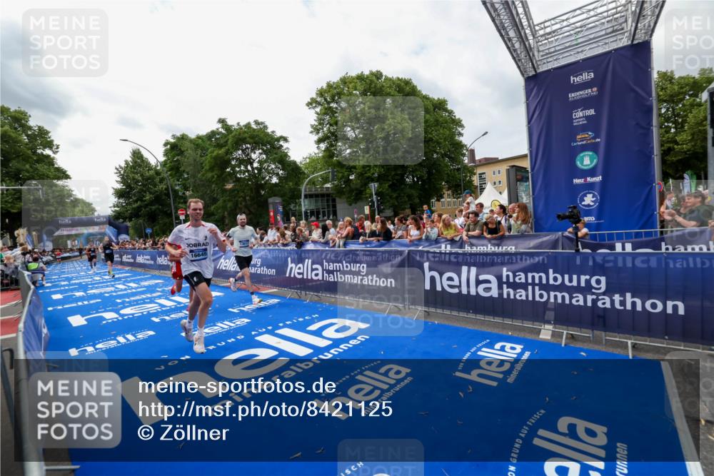 29.06.2025 - hella hamburg halbmarathon Zöllner http://msf.ph/oto/8421125 29.06.2025 10:31:44 Ziel 7793, 13606, 13617, 15835, 18102 meine-sportfotos.de