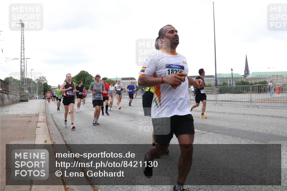 29.06.2025 - hella hamburg halbmarathon Lena Gebhardt http://msf.ph/oto/8421130 29.06.2025 10:52:33 Lombardsbrücke 7812, 13207, 9368, 1827, 1369, 1826, 2146, 2362, 2420, 2528, 2983, 3140, 3227, 3645, 4087, 4273, 4436, 4591, 4815, 5262, 5360, 6386, 6403, 6404, 6406, 6456, 6671, 6985, 7032, 7511, 7690, 7691, 7735, 7812, 8194, 8196, 8641, 9068, 9070, 9103, 9368, 9731, 10080, 10296, 10342, 10392, 10600, 10634, 10879, 10884, 10928, 10981, 11084, 11126, 11127, 11297, 11736, 11899, 11974, 12546, 12558, 12994, 14009 meine-sportfotos.de