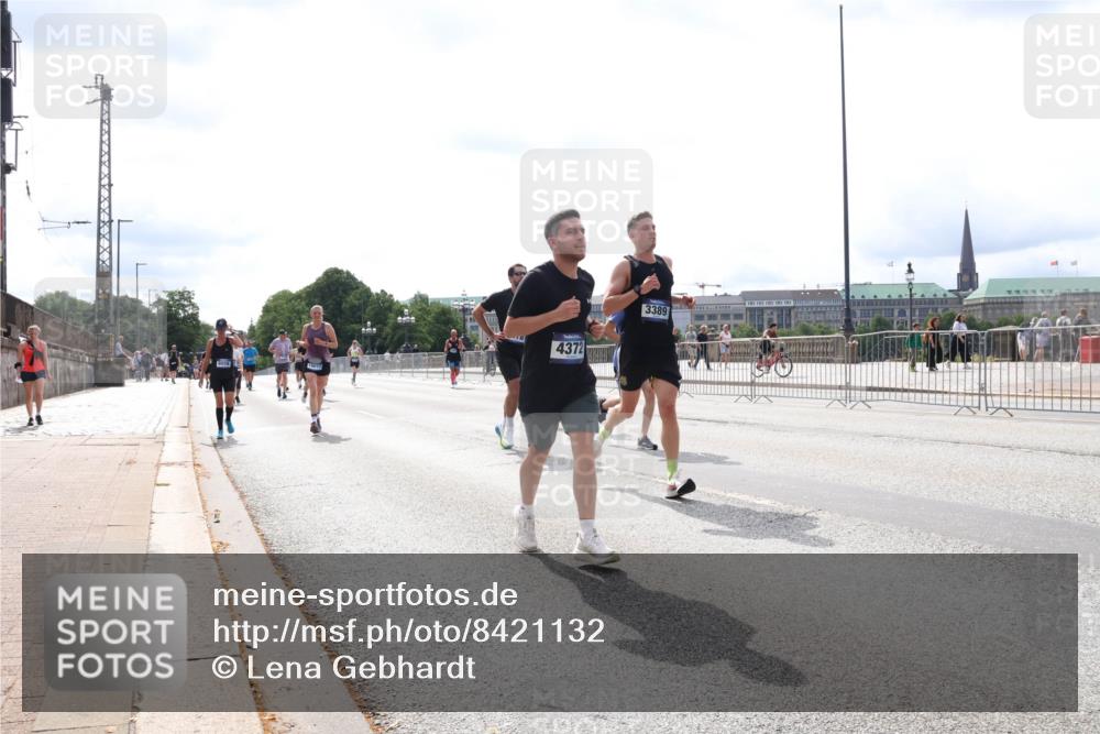 29.06.2025 - hella hamburg halbmarathon Lena Gebhardt http://msf.ph/oto/8421132 29.06.2025 10:27:42 Lombardsbrücke 18012, 4372, 3389, 1148, 2080, 2775, 3389, 4372, 5177, 5285, 5825, 5847, 6214, 7497, 7764, 7944, 7978, 8085, 9567, 9688, 10158, 10412, 10413, 11256, 11739, 11766, 12500, 12823, 13043, 13860, 14206, 15607, 15641, 16569, 16804, 16838, 17427, 17791, 18012, 18097, 18301, 18626, 18766 meine-sportfotos.de