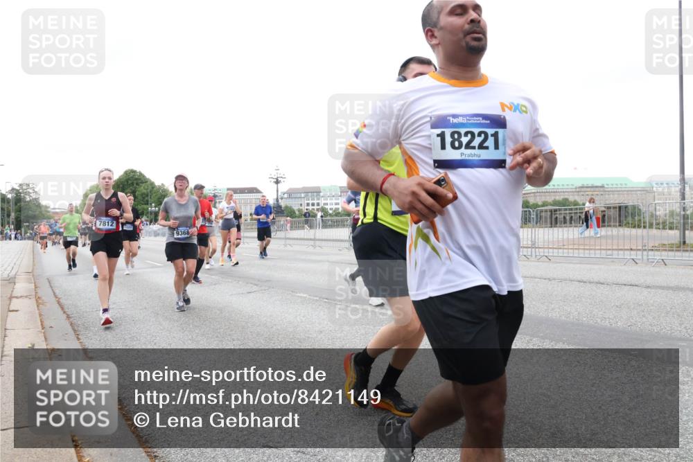 29.06.2025 - hella hamburg halbmarathon Lena Gebhardt http://msf.ph/oto/8421149 29.06.2025 10:52:33 Lombardsbrücke 7812, 9368, 18221, 1369, 1826, 2146, 2362, 2420, 2528, 2983, 3140, 3227, 3645, 4087, 4273, 4436, 4591, 4815, 5262, 5360, 6386, 6403, 6404, 6406, 6456, 6671, 6985, 7032, 7511, 7690, 7691, 7735, 7812, 8194, 8196, 8641, 9068, 9070, 9103, 9368, 9731, 10080, 10296, 10342, 10392, 10600, 10634, 10879, 10884, 10928, 10981, 11084, 11126, 11127, 11297, 11736, 11899, 11974, 12546, 12558, 12994, 14009 meine-sportfotos.de