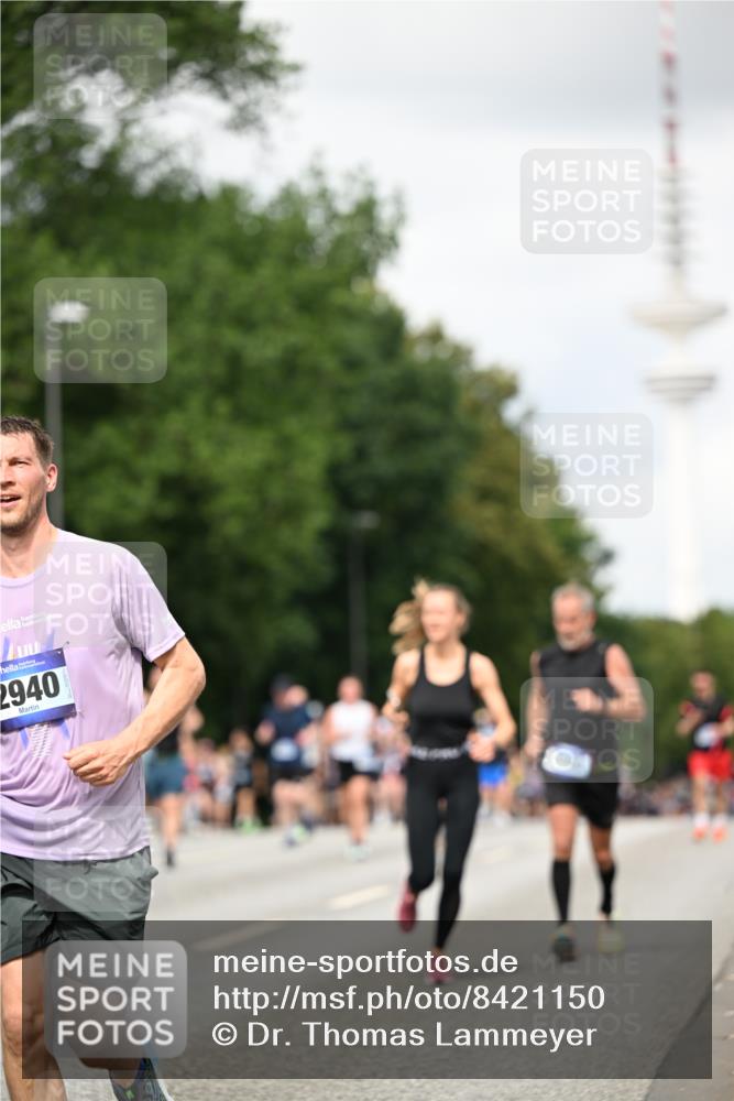29.06.2025 - hella hamburg halbmarathon Dr. Thomas Lammeyer http://msf.ph/oto/8421150 29.06.2025 10:47:14 Kennedybrücke 1150, 1360, 1656, 1929, 1994, 2401, 2450, 2509, 2580, 2940, 2941, 3378, 3874, 4092, 4334, 4778, 4891, 4892, 5268, 5403, 6440, 6764, 6837, 7357, 7477, 7515, 7557, 7666, 8000, 8161, 8435, 8525, 8526, 9304, 9980, 10008, 10697, 10734, 10899, 11331 meine-sportfotos.de