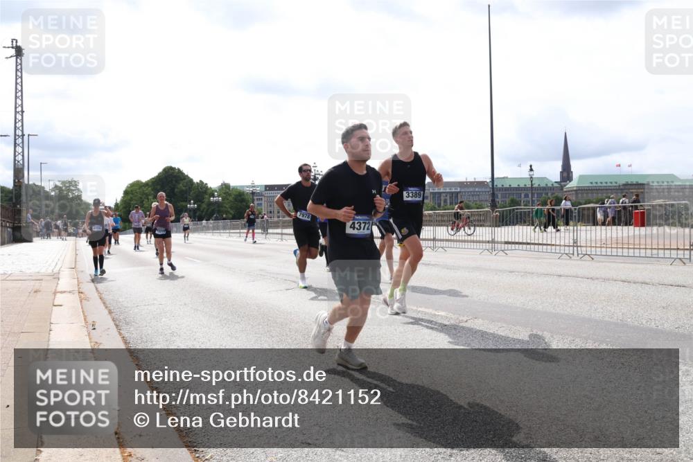 29.06.2025 - hella hamburg halbmarathon Lena Gebhardt http://msf.ph/oto/8421152 29.06.2025 10:27:42 Lombardsbrücke 8056, 7978, 4372, 3389, 1148, 2080, 2775, 3389, 4372, 5177, 5285, 5825, 5847, 6214, 7497, 7764, 7944, 7978, 8085, 9567, 9688, 10158, 10412, 10413, 11256, 11739, 11766, 12500, 12823, 13043, 13860, 14206, 15607, 15641, 16569, 16804, 16838, 17427, 17791, 18012, 18097, 18301, 18626, 18766 meine-sportfotos.de