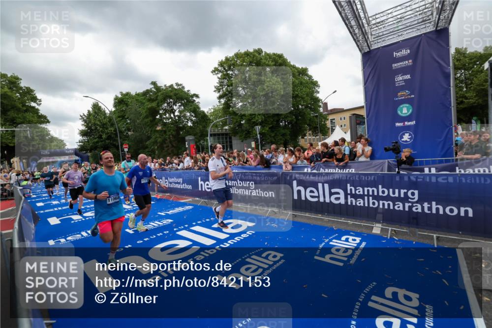 29.06.2025 - hella hamburg halbmarathon Zöllner http://msf.ph/oto/8421153 29.06.2025 10:53:36 Ziel 1030, 1061, 1098, 1499, 1502, 1783, 2070, 3399, 5866, 6628, 6762, 10549, 11068, 12909, 13912, 15113, 15497, 15856, 17710, 18450, 18612, 18666 meine-sportfotos.de