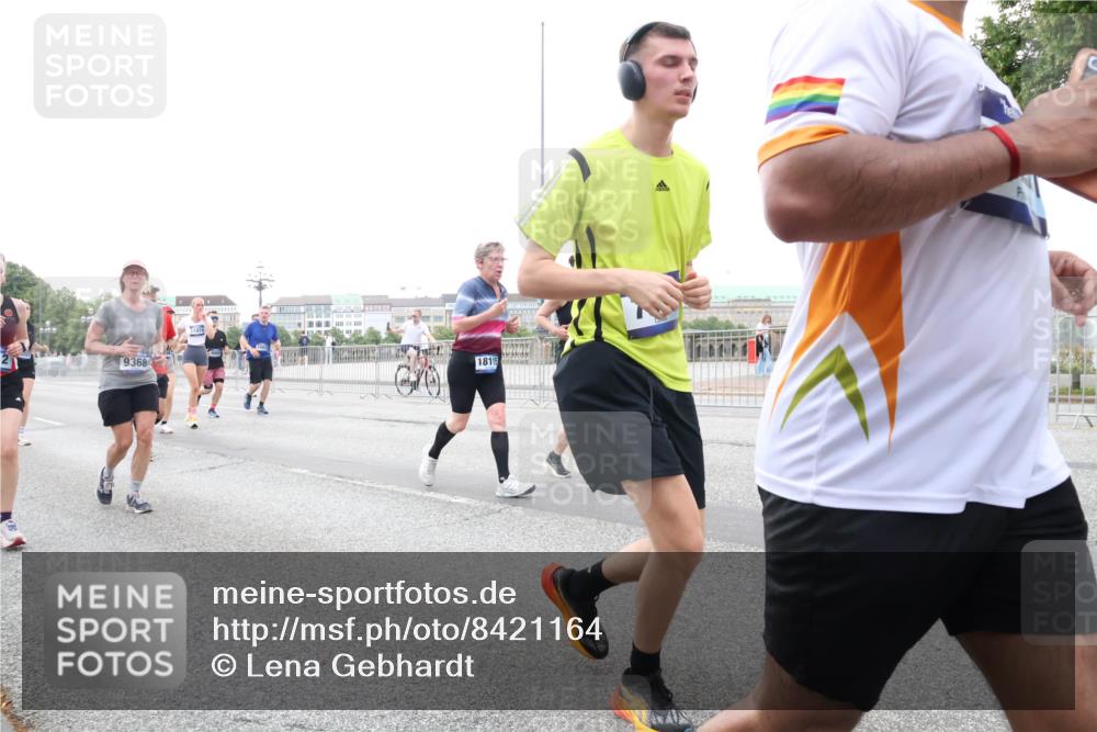 29.06.2025 - hella hamburg halbmarathon Lena Gebhardt http://msf.ph/oto/8421164 29.06.2025 10:52:33 Lombardsbrücke 9368, 1194, 18115, 1369, 1826, 2146, 2362, 2420, 2528, 2983, 3140, 3227, 3645, 4087, 4273, 4436, 4591, 4815, 5262, 5360, 6386, 6403, 6404, 6406, 6456, 6671, 6985, 7032, 7511, 7690, 7691, 7735, 7812, 8194, 8196, 8641, 9068, 9070, 9103, 9368, 9731, 10080, 10296, 10342, 10392, 10600, 10634, 10879, 10884, 10928, 10981, 11084, 11126, 11127, 11297, 11736, 11899, 11974, 12546, 12558, 12994, 14009 meine-sportfotos.de