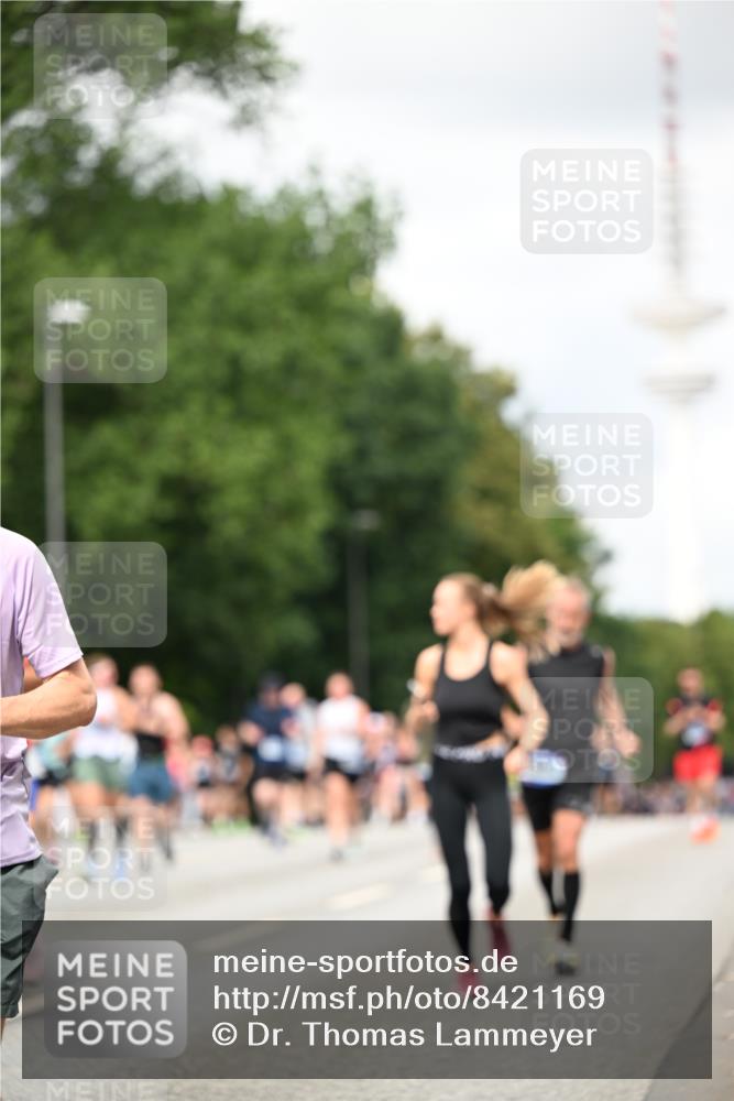 29.06.2025 - hella hamburg halbmarathon Dr. Thomas Lammeyer http://msf.ph/oto/8421169 29.06.2025 10:47:14 Kennedybrücke 1150, 1360, 1656, 1929, 1994, 2401, 2450, 2509, 2580, 2940, 2941, 3378, 3874, 4092, 4334, 4778, 4891, 4892, 5268, 5403, 6440, 6764, 6837, 7357, 7477, 7515, 7557, 7666, 8000, 8161, 8435, 8525, 8526, 9304, 9980, 10008, 10697, 10734, 10899, 11331 meine-sportfotos.de