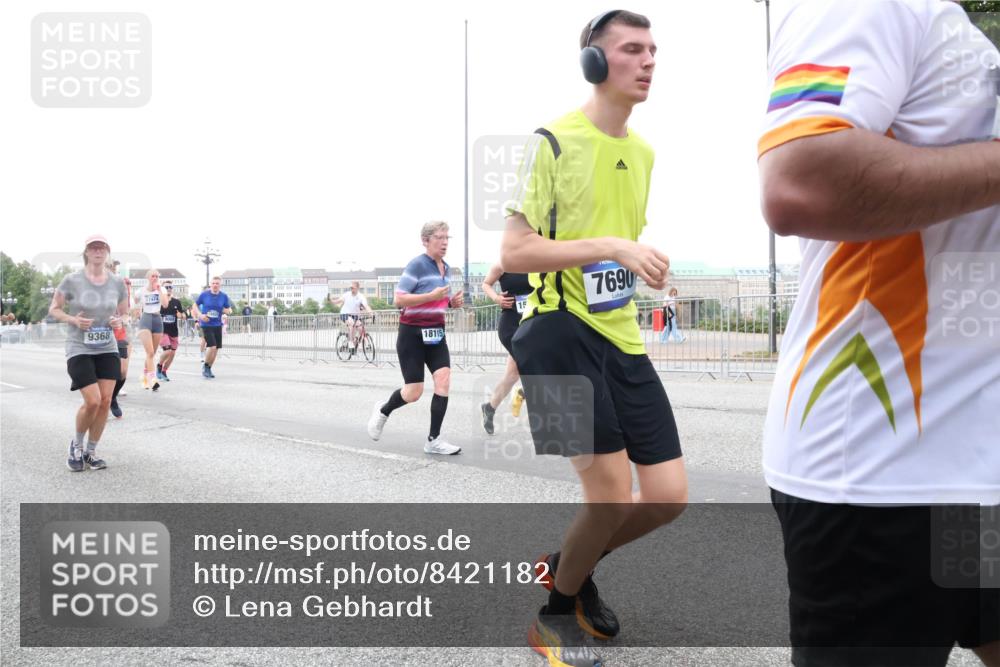 29.06.2025 - hella hamburg halbmarathon Lena Gebhardt http://msf.ph/oto/8421182 29.06.2025 10:52:33 Lombardsbrücke 9368, 11974, 18115, 7690, 1369, 1826, 2146, 2362, 2420, 2528, 2983, 3140, 3227, 3645, 4087, 4273, 4436, 4591, 4815, 5262, 5360, 6386, 6403, 6404, 6406, 6456, 6671, 6985, 7032, 7511, 7690, 7691, 7735, 7812, 8194, 8196, 8641, 9068, 9070, 9103, 9368, 9731, 10080, 10296, 10342, 10392, 10600, 10634, 10879, 10884, 10928, 10981, 11084, 11126, 11127, 11297, 11736, 11899, 11974, 12546, 12558, 12994, 14009 meine-sportfotos.de