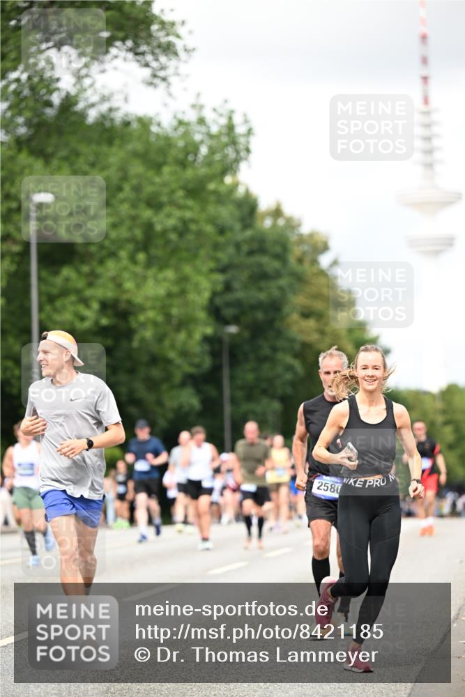 29.06.2025 - hella hamburg halbmarathon Dr. Thomas Lammeyer http://msf.ph/oto/8421185 29.06.2025 10:47:15 Kennedybrücke 1150, 1360, 1656, 1929, 1994, 2401, 2450, 2509, 2580, 2940, 2941, 3378, 3874, 4092, 4334, 4778, 4891, 4892, 5268, 5403, 6440, 6764, 6837, 7357, 7477, 7515, 7557, 7666, 8000, 8161, 8233, 8435, 8525, 8526, 9304, 9980, 10008, 10697, 10734, 10899, 11331 meine-sportfotos.de