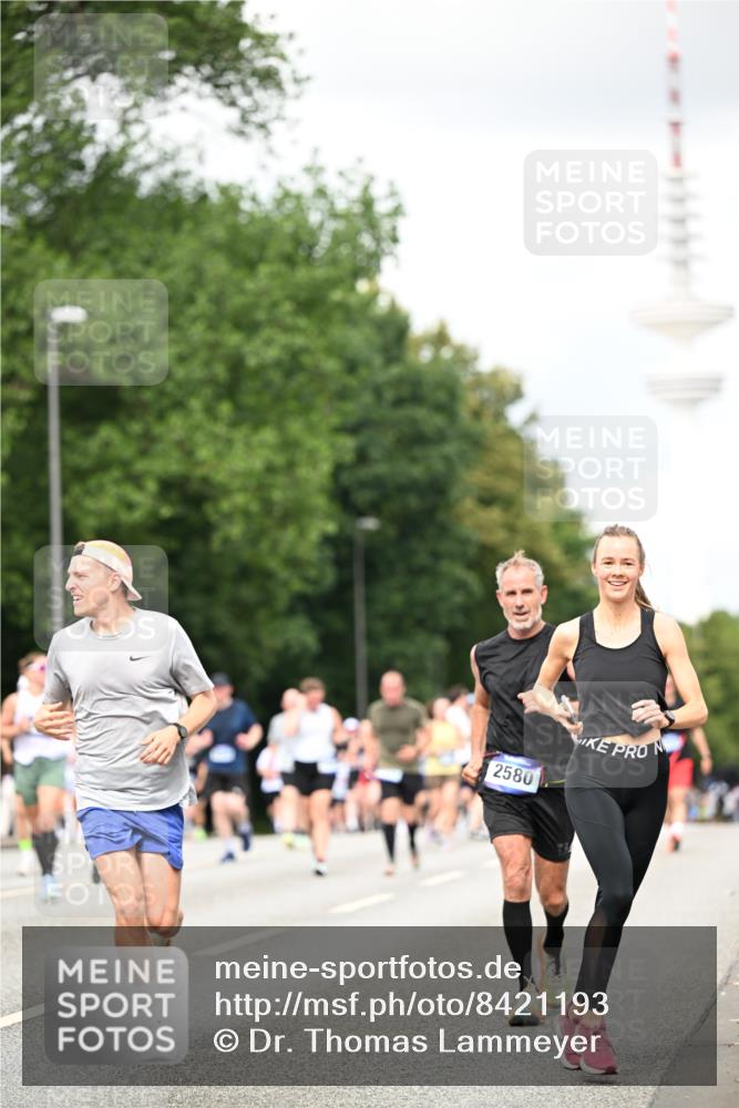 29.06.2025 - hella hamburg halbmarathon Dr. Thomas Lammeyer http://msf.ph/oto/8421193 29.06.2025 10:47:15 Kennedybrücke 1150, 1360, 1656, 1929, 1994, 2401, 2450, 2509, 2580, 2940, 2941, 3378, 3874, 4092, 4334, 4778, 4891, 4892, 5268, 5403, 6440, 6764, 6837, 7357, 7477, 7515, 7557, 7666, 8000, 8161, 8233, 8435, 8525, 8526, 9304, 9980, 10008, 10697, 10734, 10899, 11331 meine-sportfotos.de