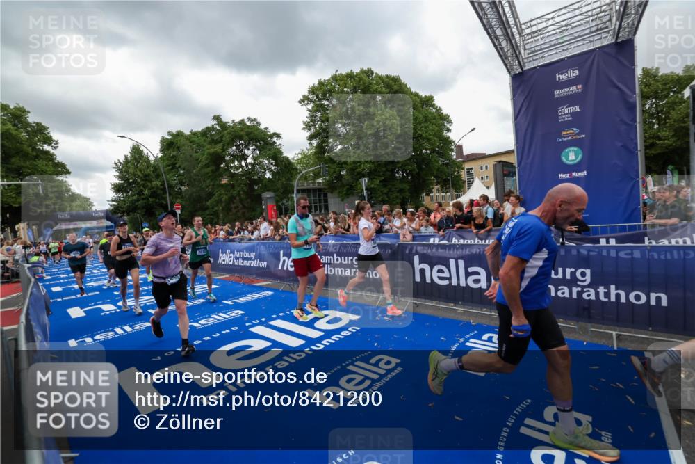 29.06.2025 - hella hamburg halbmarathon Zöllner http://msf.ph/oto/8421200 29.06.2025 10:53:37 Ziel 1030, 1061, 1098, 1499, 1502, 1783, 2070, 2630, 3399, 3819, 5866, 6628, 6762, 10549, 11068, 12632, 12909, 15113, 15497, 15856, 17710, 18450, 18612, 18666, 18715 meine-sportfotos.de