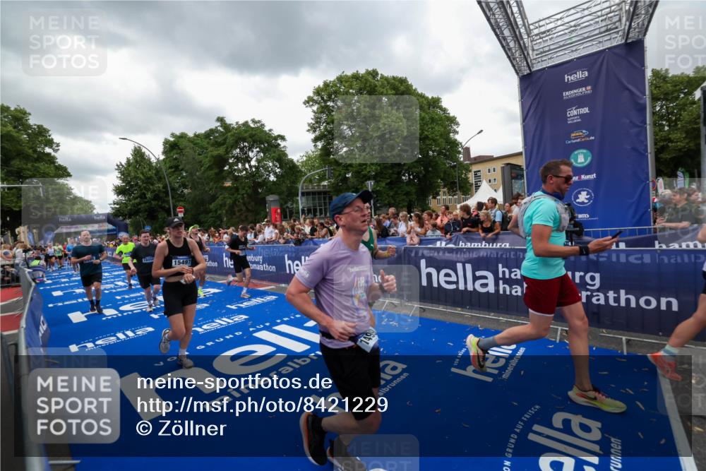 29.06.2025 - hella hamburg halbmarathon Zöllner http://msf.ph/oto/8421229 29.06.2025 10:53:38 Ziel 1030, 1061, 1098, 1499, 1502, 1783, 2070, 2630, 3399, 3819, 5866, 6628, 6762, 10549, 12632, 13865, 15061, 15113, 15497, 15856, 17710, 18450, 18612, 18666, 18715 meine-sportfotos.de