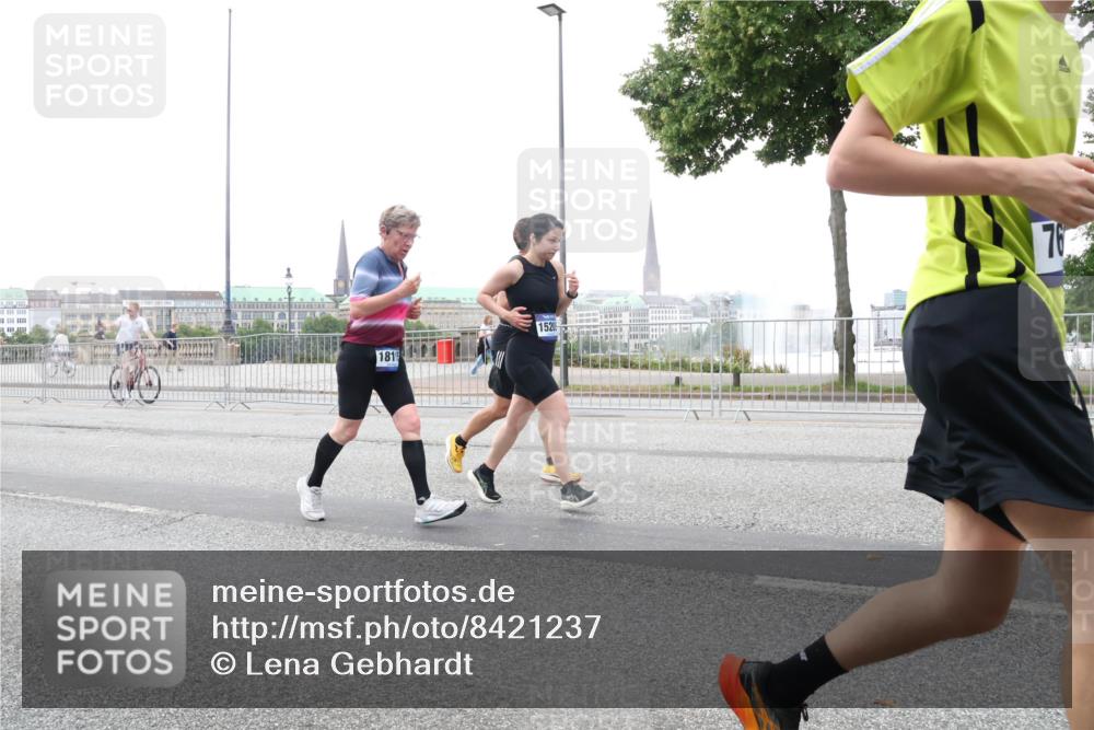 29.06.2025 - hella hamburg halbmarathon Lena Gebhardt http://msf.ph/oto/8421237 29.06.2025 10:52:34 Lombardsbrücke 1816, 1520, 76, 1369, 1826, 2146, 2362, 2420, 2528, 2983, 3140, 3227, 3645, 4087, 4273, 4436, 4591, 4729, 4815, 5262, 5360, 6386, 6403, 6404, 6406, 6671, 6985, 7032, 7511, 7690, 7691, 7735, 7737, 7812, 8194, 8196, 8641, 9068, 9070, 9103, 9368, 9731, 10055, 10080, 10296, 10342, 10392, 10600, 10634, 10879, 10884, 10928, 10981, 11084, 11126, 11127, 11297, 11736, 11899, 11974, 12546, 12558, 12994, 14009 meine-sportfotos.de