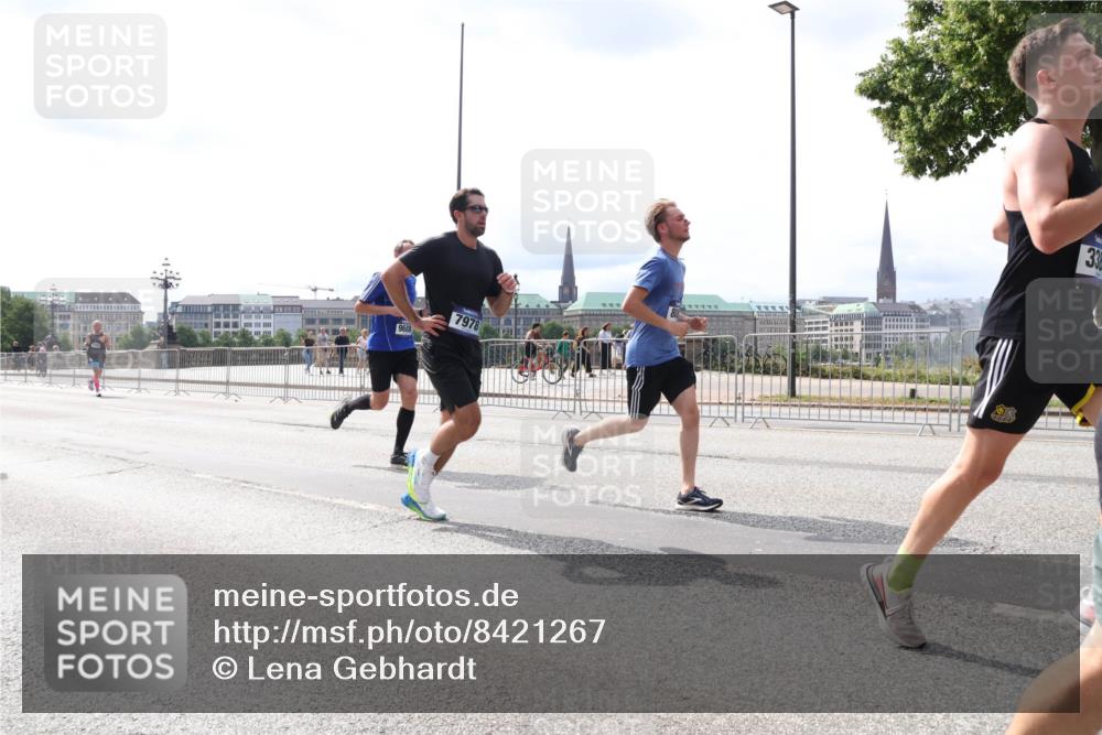 29.06.2025 - hella hamburg halbmarathon Lena Gebhardt http://msf.ph/oto/8421267 29.06.2025 10:27:43 Lombardsbrücke 9688, 7978, 33, 1148, 2080, 2775, 3389, 4372, 5177, 5285, 5825, 5847, 6214, 7497, 7764, 7944, 7978, 8085, 9567, 9688, 10158, 10412, 10413, 11256, 11692, 11739, 11766, 12500, 12823, 13043, 13860, 14206, 15607, 16569, 16804, 16838, 17427, 17791, 18012, 18097, 18301, 18626, 18766 meine-sportfotos.de