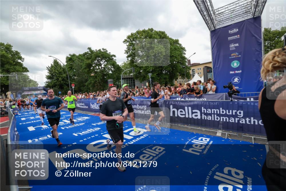 29.06.2025 - hella hamburg halbmarathon Zöllner http://msf.ph/oto/8421279 29.06.2025 10:53:39 Ziel 1030, 1061, 1098, 1499, 1502, 1783, 2058, 2070, 2630, 3399, 3819, 6628, 6762, 10549, 11604, 12632, 13865, 15061, 15113, 15497, 15856, 16092, 18143, 18450, 18612, 18666, 18715 meine-sportfotos.de
