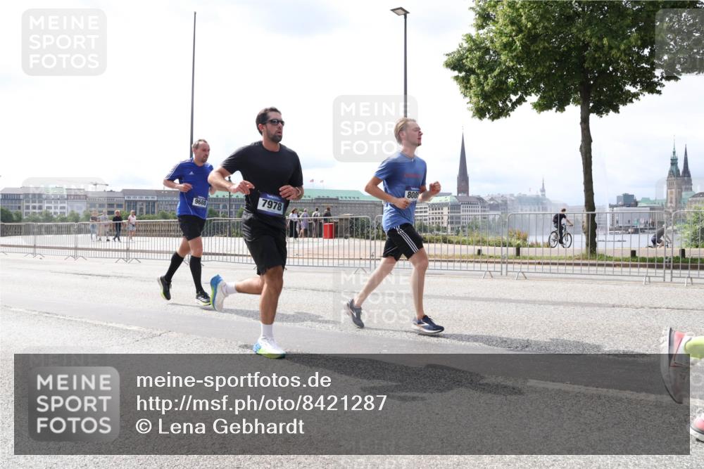 29.06.2025 - hella hamburg halbmarathon Lena Gebhardt http://msf.ph/oto/8421287 29.06.2025 10:27:44 Lombardsbrücke 9688, 7978, 808, 1148, 2080, 3389, 4372, 5177, 5285, 5825, 5847, 6214, 6632, 7497, 7764, 7944, 7978, 8085, 9567, 9688, 10158, 10412, 10413, 11256, 11692, 11739, 11766, 12500, 12780, 12823, 13043, 13860, 14206, 15607, 16569, 16804, 16838, 17427, 17791, 18012, 18097, 18301, 18626, 18766 meine-sportfotos.de
