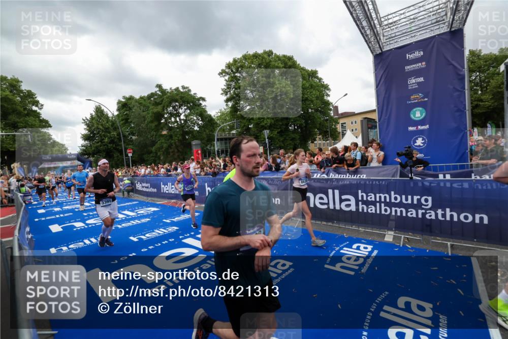 29.06.2025 - hella hamburg halbmarathon Zöllner http://msf.ph/oto/8421313 29.06.2025 10:53:41 Ziel 1030, 1098, 1502, 1783, 2058, 2630, 3399, 3819, 5399, 6628, 6762, 10549, 10895, 11588, 11589, 11604, 12632, 13865, 15061, 15113, 15441, 15856, 16092, 17482, 18143, 18612, 18666, 18715 meine-sportfotos.de