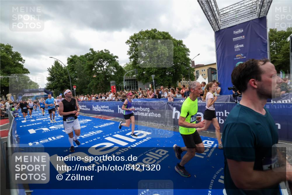 29.06.2025 - hella hamburg halbmarathon Zöllner http://msf.ph/oto/8421320 29.06.2025 10:53:41 Ziel 1030, 1098, 1502, 1783, 2058, 2630, 3399, 3819, 5399, 6628, 6762, 10549, 10895, 11588, 11589, 11604, 12632, 13865, 15061, 15113, 15441, 15856, 16092, 17482, 18143, 18612, 18666, 18715 meine-sportfotos.de