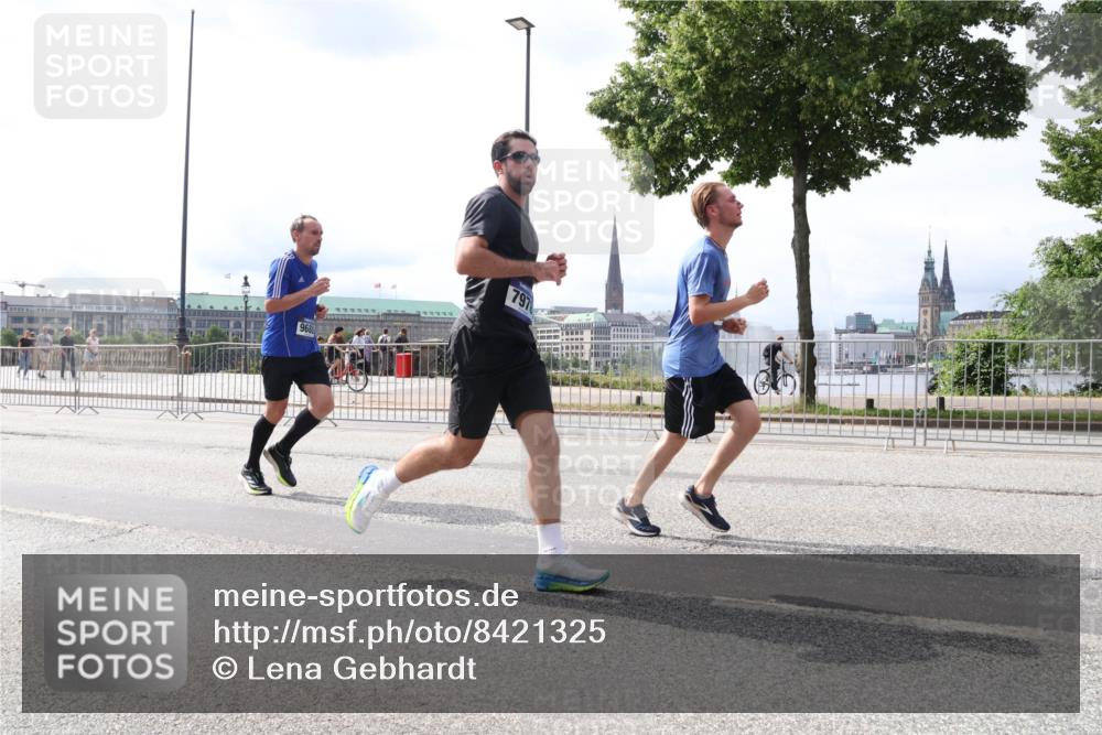 29.06.2025 - hella hamburg halbmarathon Lena Gebhardt http://msf.ph/oto/8421325 29.06.2025 10:27:44 Lombardsbrücke 9681, 1148, 2080, 3389, 4372, 5177, 5285, 5825, 5847, 6214, 6632, 7497, 7764, 7944, 7978, 8085, 9567, 9688, 10158, 10412, 10413, 11256, 11692, 11739, 11766, 12500, 12780, 12823, 13043, 13860, 14206, 15607, 16569, 16804, 16838, 17427, 17791, 18012, 18097, 18301, 18626, 18766 meine-sportfotos.de