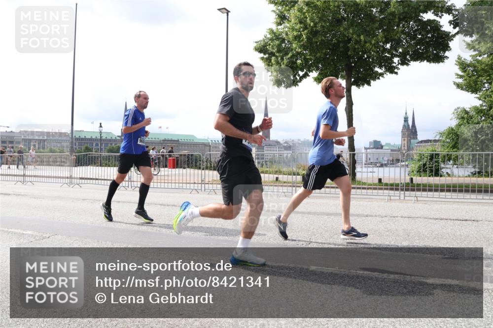 29.06.2025 - hella hamburg halbmarathon Lena Gebhardt http://msf.ph/oto/8421341 29.06.2025 10:27:44 Lombardsbrücke 1148, 2080, 3389, 4372, 5177, 5285, 5825, 5847, 6214, 6632, 7497, 7764, 7944, 7978, 8085, 9567, 9688, 10158, 10412, 10413, 11256, 11692, 11739, 11766, 12500, 12780, 12823, 13043, 13860, 14206, 15607, 16569, 16804, 16838, 17427, 17791, 18012, 18097, 18301, 18626, 18766 meine-sportfotos.de