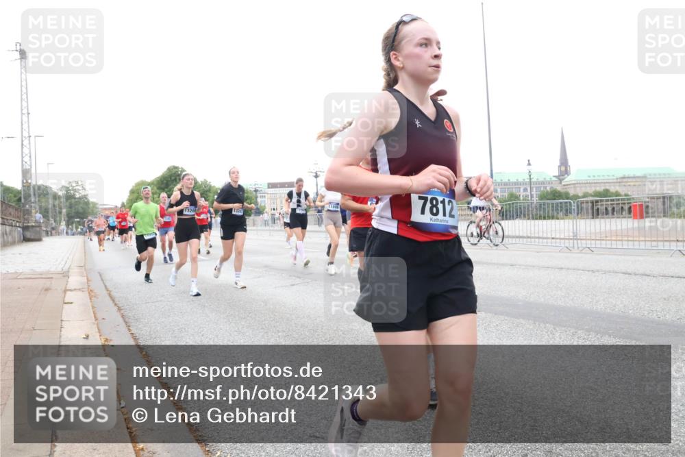 29.06.2025 - hella hamburg halbmarathon Lena Gebhardt http://msf.ph/oto/8421343 29.06.2025 10:52:35 Lombardsbrücke 17002, 13208, 13207, 11091, 7812, 1369, 1826, 2146, 2362, 2420, 2528, 2983, 3140, 3227, 3645, 4087, 4273, 4436, 4591, 4729, 4815, 5262, 5360, 6386, 6403, 6404, 6406, 6671, 6985, 7032, 7511, 7690, 7691, 7735, 7737, 7812, 8194, 8196, 8641, 9068, 9070, 9103, 9368, 9731, 10055, 10080, 10296, 10342, 10392, 10600, 10634, 10879, 10884, 10928, 10981, 11084, 11126, 11127, 11297, 11736, 11899, 11974, 12127, 12128, 12546, 12558, 12994, 14009 meine-sportfotos.de