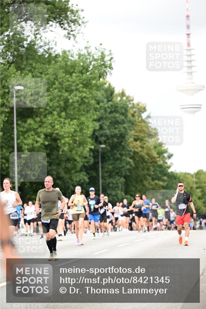 29.06.2025 - hella hamburg halbmarathon Dr. Thomas Lammeyer http://msf.ph/oto/8421345 29.06.2025 10:47:20 Kennedybrücke 1150, 1310, 1360, 1656, 1929, 1994, 2401, 2450, 2509, 2580, 2940, 2941, 3283, 3378, 3764, 3874, 4092, 4334, 4353, 4778, 4891, 4892, 5268, 5403, 5755, 6764, 6837, 7477, 7515, 7557, 8000, 8161, 8233, 8435, 9304, 10008, 10536, 10697, 10734, 10899 meine-sportfotos.de