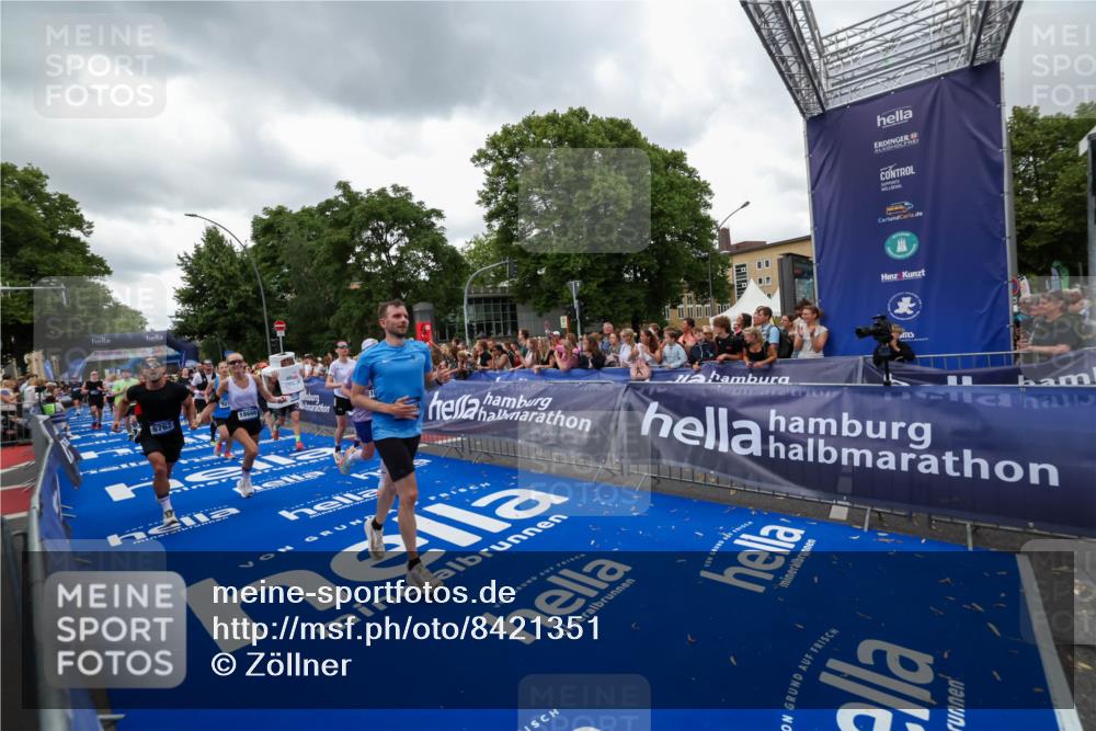29.06.2025 - hella hamburg halbmarathon Zöllner http://msf.ph/oto/8421351 29.06.2025 10:53:43 Ziel 1502, 2058, 2082, 2518, 2630, 3399, 3819, 5399, 6762, 10549, 10895, 11588, 11589, 11604, 12632, 13865, 14702, 14818, 15061, 15441, 15856, 16092, 17482, 18143, 18514, 18666, 18715 meine-sportfotos.de