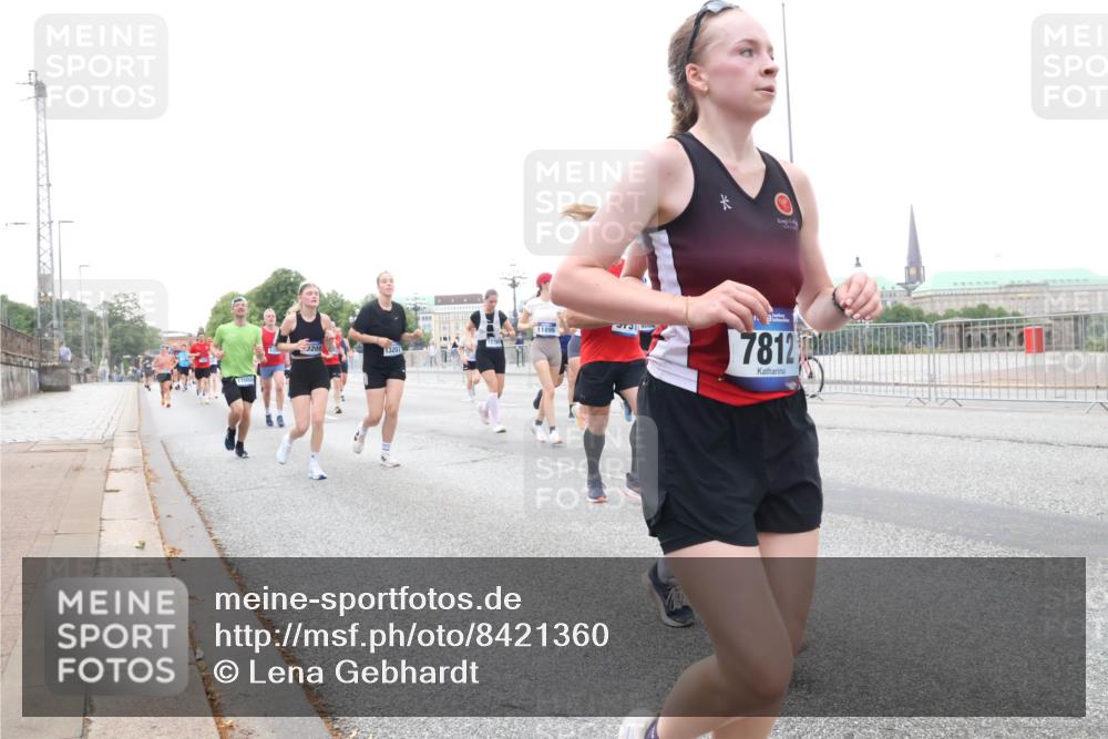 29.06.2025 - hella hamburg halbmarathon Lena Gebhardt http://msf.ph/oto/8421360 29.06.2025 10:52:35 Lombardsbrücke 17002, 11899, 3205, 13207, 7812, 1369, 1826, 2146, 2362, 2420, 2528, 2983, 3140, 3227, 3645, 4087, 4273, 4436, 4591, 4729, 4815, 5262, 5360, 6386, 6403, 6404, 6406, 6671, 6985, 7032, 7511, 7690, 7691, 7735, 7737, 7812, 8194, 8196, 8641, 9068, 9070, 9103, 9368, 9731, 10055, 10080, 10296, 10342, 10392, 10600, 10634, 10879, 10884, 10928, 10981, 11084, 11126, 11127, 11297, 11736, 11899, 11974, 12127, 12128, 12546, 12558, 12994, 14009 meine-sportfotos.de